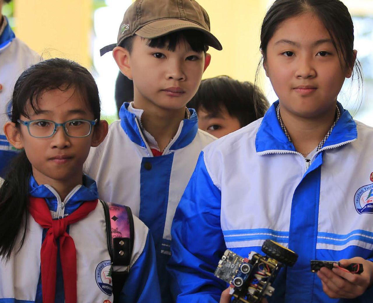 Two girls and one boy - Digital Literacy - Dariu Foundation