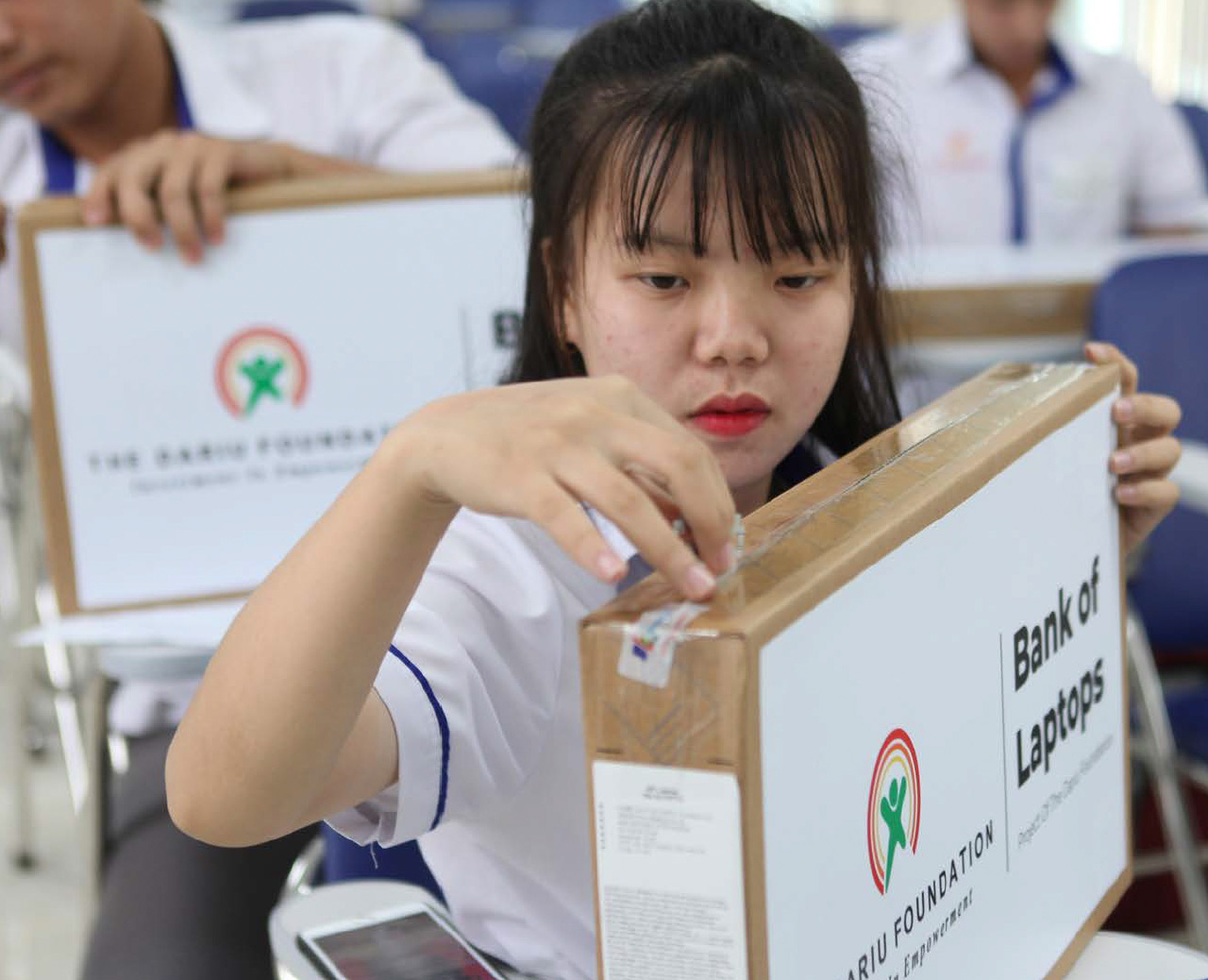 Girl unpacking Laptop - Digital Literacy - Dariu Foundation