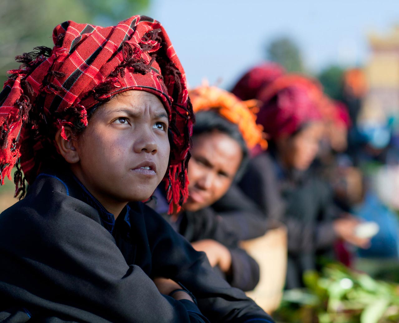 The Dariu Foundation - Girl looking up - Myanmar